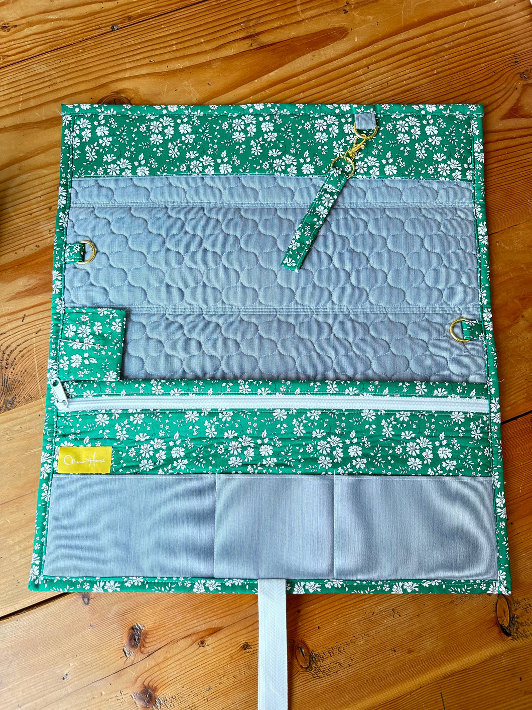 Green Capel Stitch Station (Big Sis)